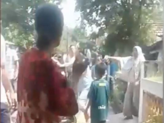 Indonesia: Nổ bom tại Đông Java, một phụ nữ 40 tuổi bị bắt ảnh 1