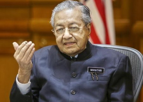 Nội các Malaysia chỉ được phép nhận thực phẩm nhanh hỏng và hoa ảnh 1