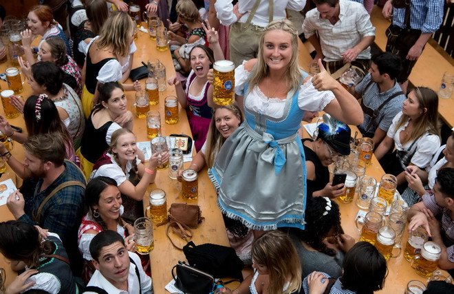 Lễ hội bia Oktoberfest diễn ra trong điều kiện an ninh được thắt chặt ảnh 1