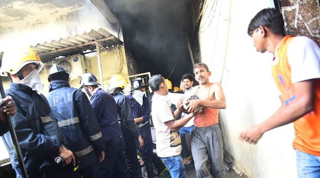 Ấn Độ: Cháy lớn tại một tòa trung tâm thương mại ở Mumbai ảnh 1