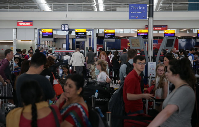 Anh tiếp tục nới lỏng lệnh cấm thiết bị điện tử cá nhân trên máy bay ảnh 1