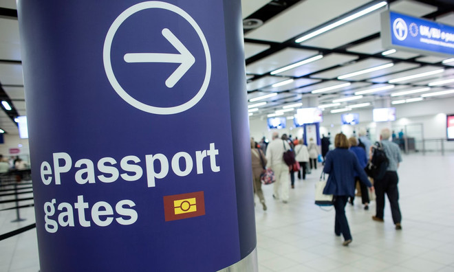 Anh theo đuổi chính sách di cư cân bằng sau khi rời EU ảnh 1