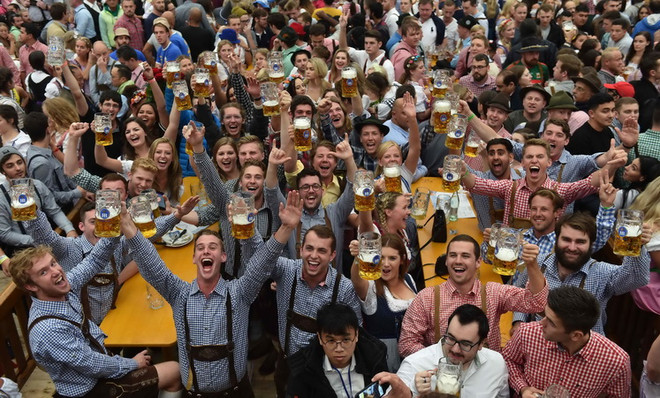 Lễ hội bia Oktoberfest diễn ra trong điều kiện an ninh được thắt chặt ảnh 2