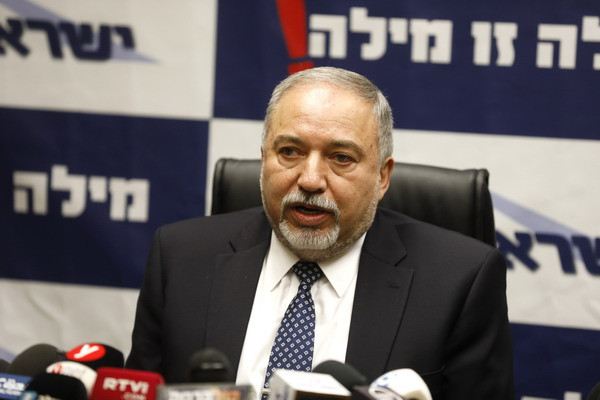 Bộ trưởng Quốc phòng Israel Avigdor Lieberman. (Nguồn: AFP/TTXVN) Bộ trưởng Quốc phòng Israel: Hòa bình Trung Đông chỉ là ảo tưởng ảnh 1