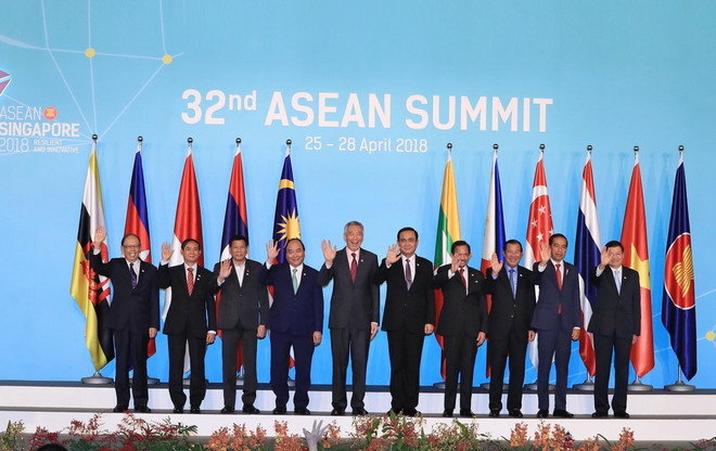 Sáng 28/4, tại Singapore, Thủ tướng Nguyễn Xuân Phúc dự Phiên khai mạc Hội nghị Cấp cao ASEAN lần thứ 32. (Ảnh: Thống Nhất/TTXVN) Hình ảnh Thủ tướng dự Phiên khai mạc Hội nghị Cấp cao ASEAN lần thứ 32 ảnh 1