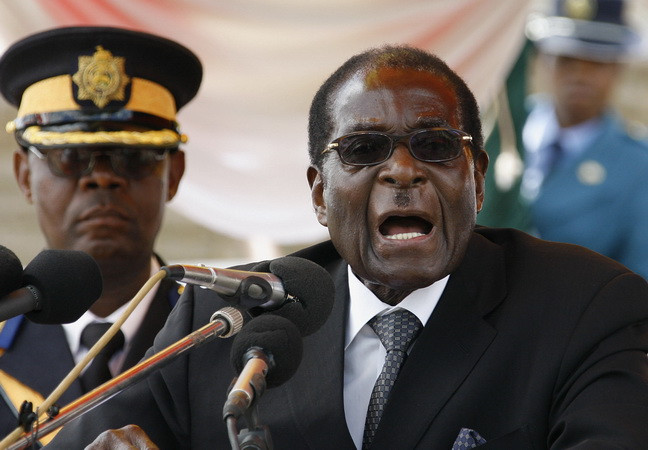 Cựu Tổng thống Robert Mugabe. (Nguồn: THX/TTXVN) Cựu Tổng thống Zimbabwe phải điều trần vì thất thoát 15 tỷ USD ảnh 1