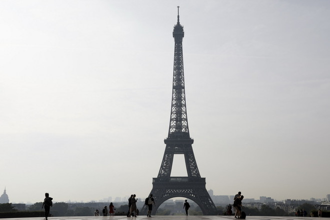 Tháp Eiffel. (Nguồn: AFP/TTXVN) Tháp Eiffel tạm đóng cửa vì nhân viên an ninh đình công ảnh 1