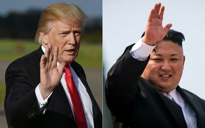 Tổng thống Donald Trump (trái) với nhà lãnh đạo Triều Tiên Kim Jong-un (phải). (Nguồn: AFP/TTXVN) Ông Trump: Thượng đỉnh Mỹ-Triều sẽ diễn ra trong 3-4 tuần tới ảnh 1