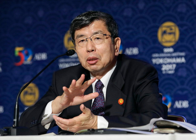 Thống đốc Ngân hàng Phát triển châu Á (ADB) Takehiko Nakao. (Nguồn: EPA/TTXVN) Ngân hàng Phát triển châu Á đạt giá trị tài chính kỷ lục 32,2 tỷ USD ảnh 1