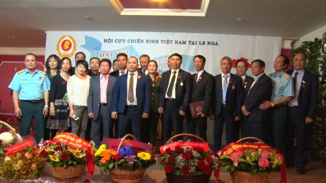 Ban Chấp hành Hội Cựu chiến binh Việt Nam tại Liên bang Nga ra mắt. (Ảnh: Dương Trí/TTXVN) Kỷ niệm 43 năm ngày thống nhất đất nước tại Chile và Nga ảnh 1