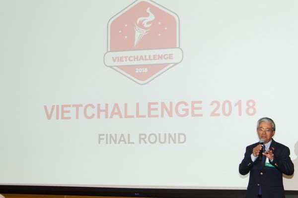 Đại sứ Phạm Quang Vinh phát biểu tại đêm chung kết VietChallenge 2018. (Nguồn: Đại sứ quán Việt Nam tại Hoa Kỳ) Ủng hộ các sáng kiến khởi nghiệp của sinh viên Việt tại Hoa Kỳ ảnh 2