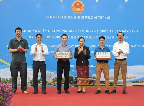 Kỷ niệm 43 năm Giải phóng miền Nam và Giao lưu Việt-Lào tại Trung Quốc ảnh 2