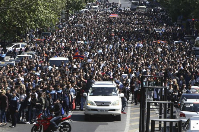 Binh sỹ quân đội Armenia tham gia biểu tình chống chính phủ ảnh 1