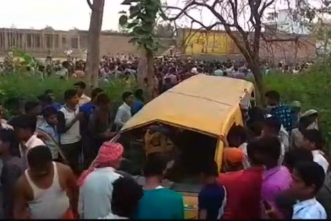 Tàu hỏa đâm xe buýt, ít nhất 13 học sinh thiệt mạng ảnh 1