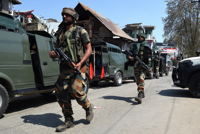 Binh sỹ Ấn Độ và Pakistan đấu súng dữ dội ở Kashmir ảnh 1