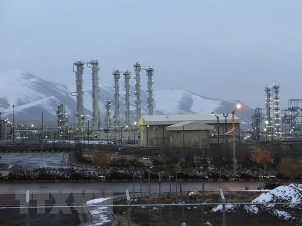 Lò phản ứng hạt nhân nước nặng Arak tại thành phố Arak, miền Trung Iran. (Nguồn: AP/TTXVN) Mỹ hy vọng đạt thỏa thuận với cường quốc châu Âu về hạt nhân Iran ảnh 1