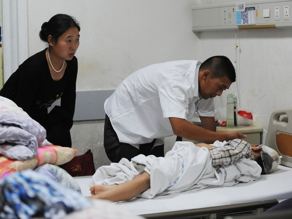 [Photo] Dùng dao làm bếp tấn công học sinh ở Trung Quốc ảnh 3