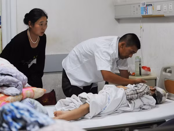 [Photo] Dùng dao làm bếp tấn công học sinh ở Trung Quốc ảnh 3