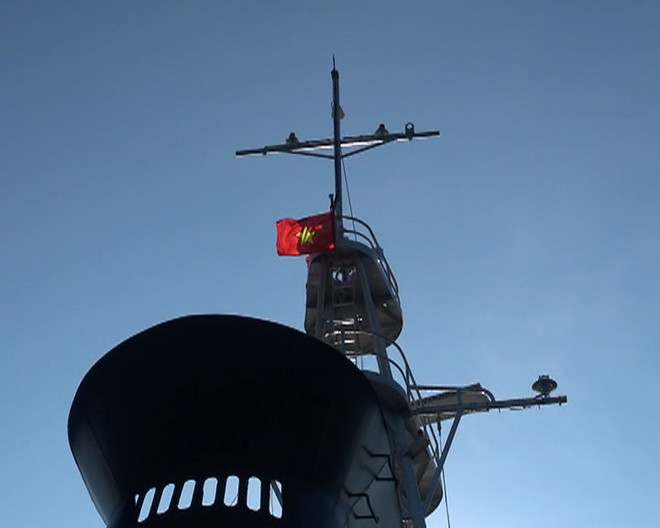 [Photo] Nghi lễ chào cờ Tổ Quốc trên vùng biển Hoàng Sa ảnh 3