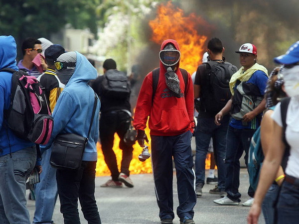 Venezuela: Nhiều sinh viên bị bắt giữ do biểu tình bạo lực ảnh 1