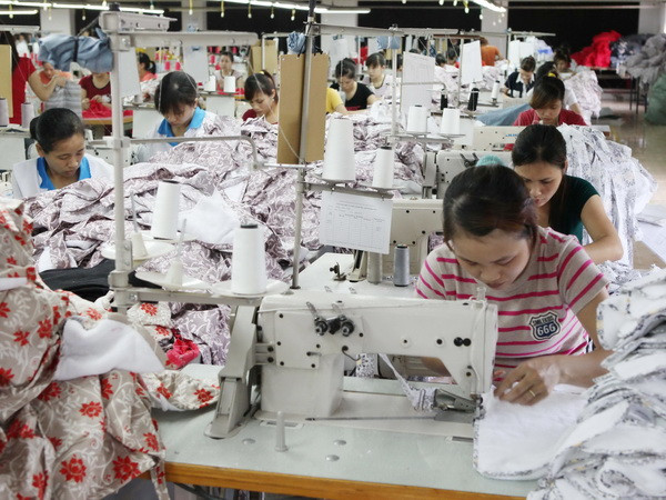 (Ảnh minh họa: Trần Việt/TTXVN) Công nhân khu công nghiệp Đồng Nai trở lại làm việc ảnh 1