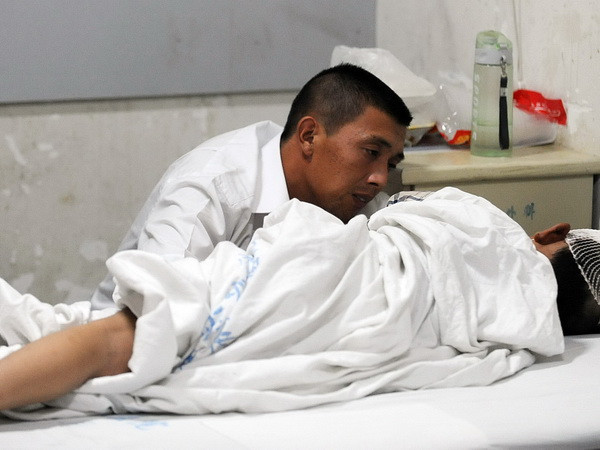 [Photo] Dùng dao làm bếp tấn công học sinh ở Trung Quốc ảnh 4