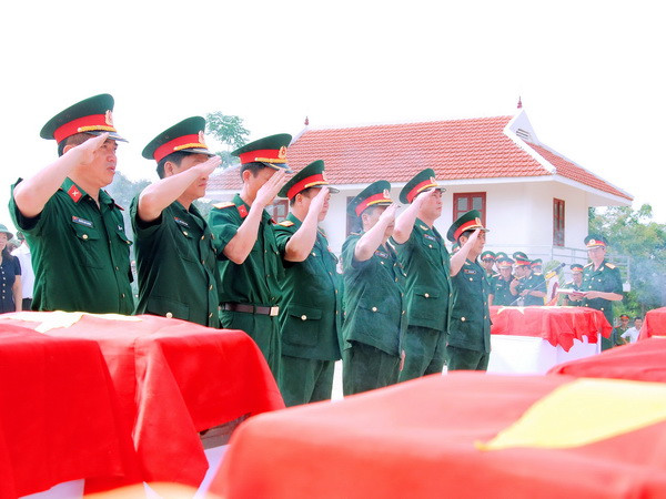 29 hài cốt liệt sỹ được đón nhận, truy điệu và an táng đợt này. (Ảnh: Chu Quốc Hùng/Vietnam+) Điện Biên truy điệu, an táng 29 hài cốt liệt sỹ hy sinh ở Lào ảnh 1