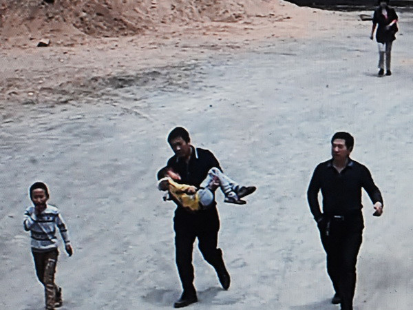 [Photo] Dùng dao làm bếp tấn công học sinh ở Trung Quốc ảnh 1