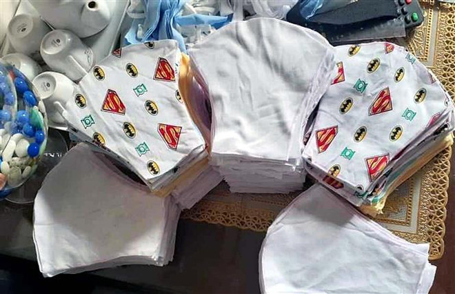 Những chiếc khẩu trang nghĩa tình của Mẹ Việt Nam Anh hùng ảnh 2