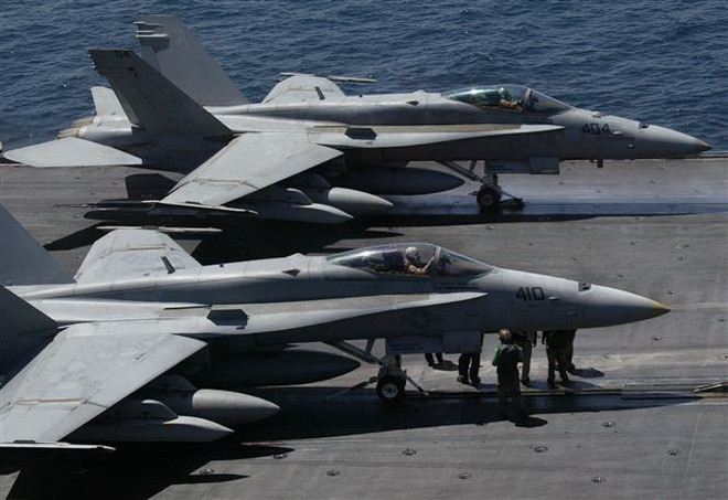 Lầu Năm Góc sẽ duy trì 2 biệt đội tàu sân bay tấn công tại vùng Vịnh ảnh 1