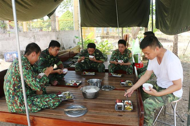 Chuyện về những chiến sỹ cắm chốt chống dịch nơi biên giới ảnh 3