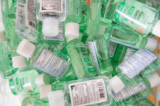 'Đại gia' hàng hiệu LVMH sản xuất nước rửa tay sát khuẩn ảnh 1