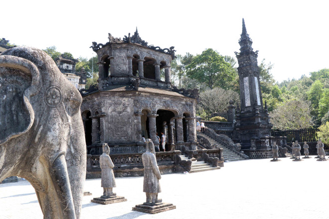 Khám phá 'tòa lâu đài' yên nghỉ của vua Khải Định ở Thừa Thiên-Huế ảnh 2