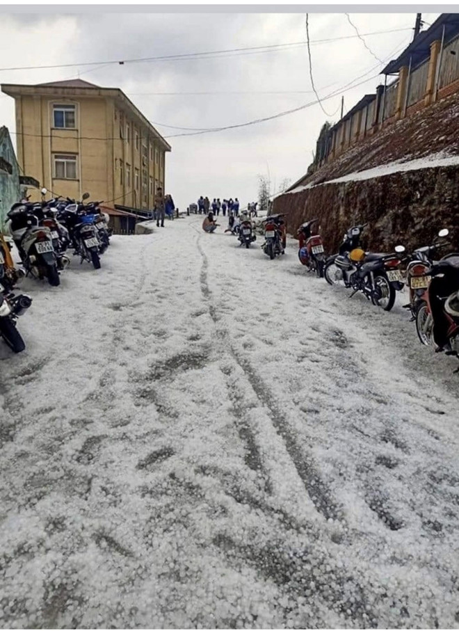 Hình ảnh mưa đá phủ trắng như tuyết gây thiệt hại lớn tại Lai Châu ảnh 4