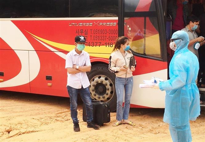 Các tỉnh cách ly nhiều trường hợp tiếp xúc với người bệnh mắc COVID-19 ảnh 2