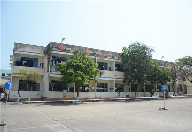 Cảm động tình cảnh người con phải chịu tang cha tại khu cách ly ảnh 2