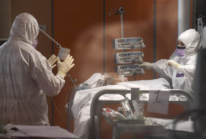 WHO cảnh báo tình trạng thiếu trầm trọng thiết bị bảo hộ y tế ảnh 1