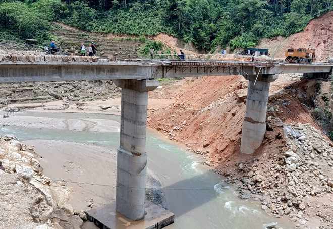 Vị trí cây cầu mới đang được thi công nhằm đảm bảo lưu thông từ huyện Quang Bình đến xã Xuân Minh. (Ảnh: Nam Thái/TTXVN) ttxvn_ha_giang_1.jpg