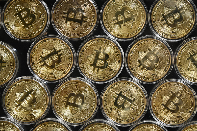 Đồng tiền kỹ thuật số Bitcoin. (Ảnh: AFP/TTXVN) ttxvn_bitcoin_4.jpg