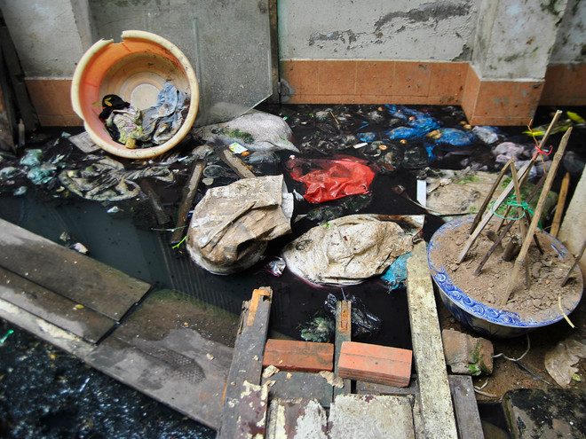 Hà Nội: Khu dân cư hơn một năm ngập chìm trong nước cống ảnh 9