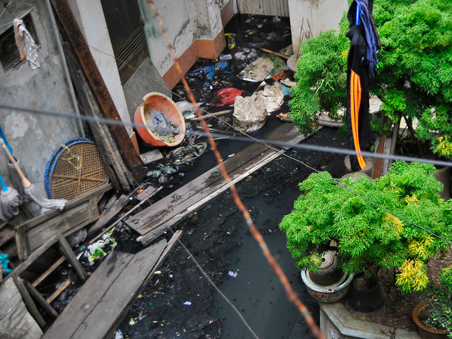 Hà Nội: Khu dân cư hơn một năm ngập chìm trong nước cống ảnh 1
