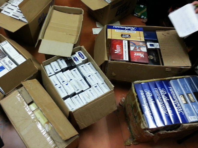 Đối tượng đang chịu án treo vẫn buôn lậu hơn 2.000 bao thuốc lá ảnh 1