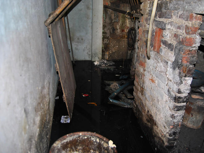 Hà Nội: Khu dân cư hơn một năm ngập chìm trong nước cống ảnh 7