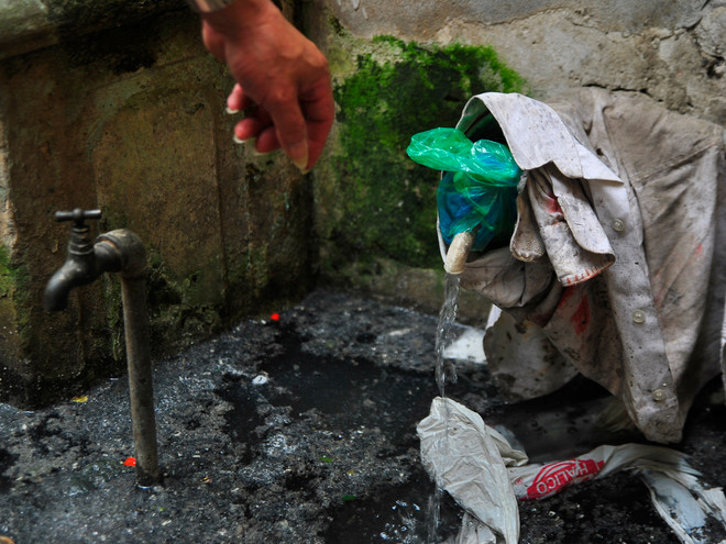 Hà Nội: Khu dân cư hơn một năm ngập chìm trong nước cống ảnh 3