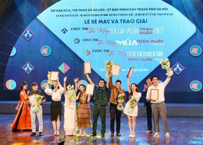 Trao giải thưởng cho các tài năng nghệ thuật múa, múa rối và kịch nói ảnh 1