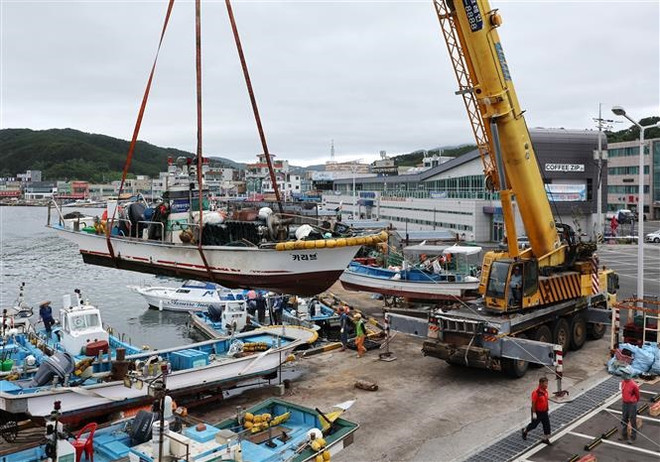 Hàn Quốc ban bố tình trạng khẩn cấp ứng phó với bão Khanun ảnh 1