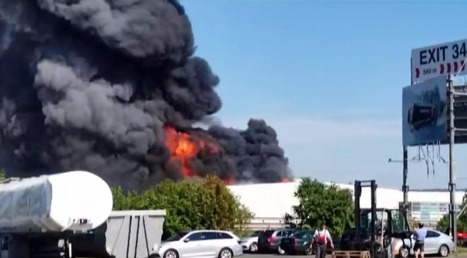 Cháy xưởng sản xuất nhựa, Séc ban bố lệnh báo động cấp 4/4 ảnh 1