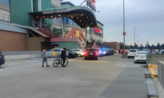 Nổ súng tại trung tâm thương mại ở Canada, 3 người bị thương nặng ảnh 1