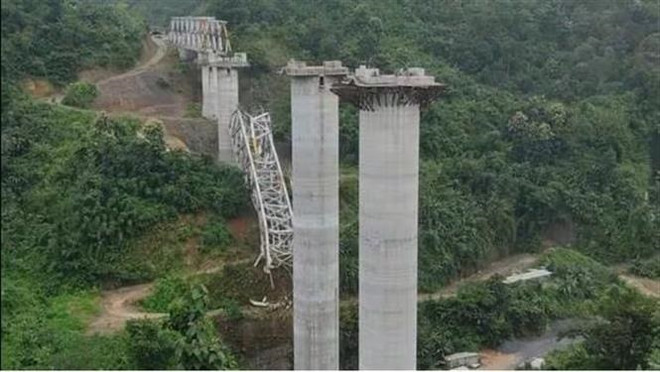 Thêm nhiều nạn nhân thiệt mạng trong vụ sập cầu ở Ấn Độ ảnh 1