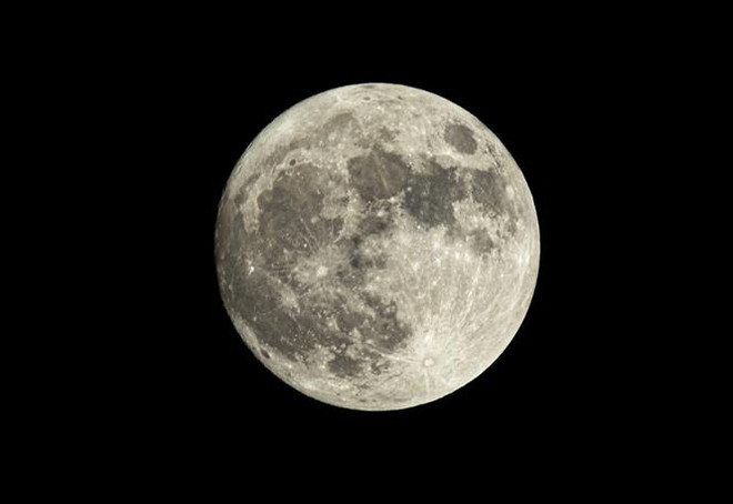 Người dân nhiều nước châu Á chiêm ngưỡng Siêu Trăng lớn nhất trong năm ảnh 1